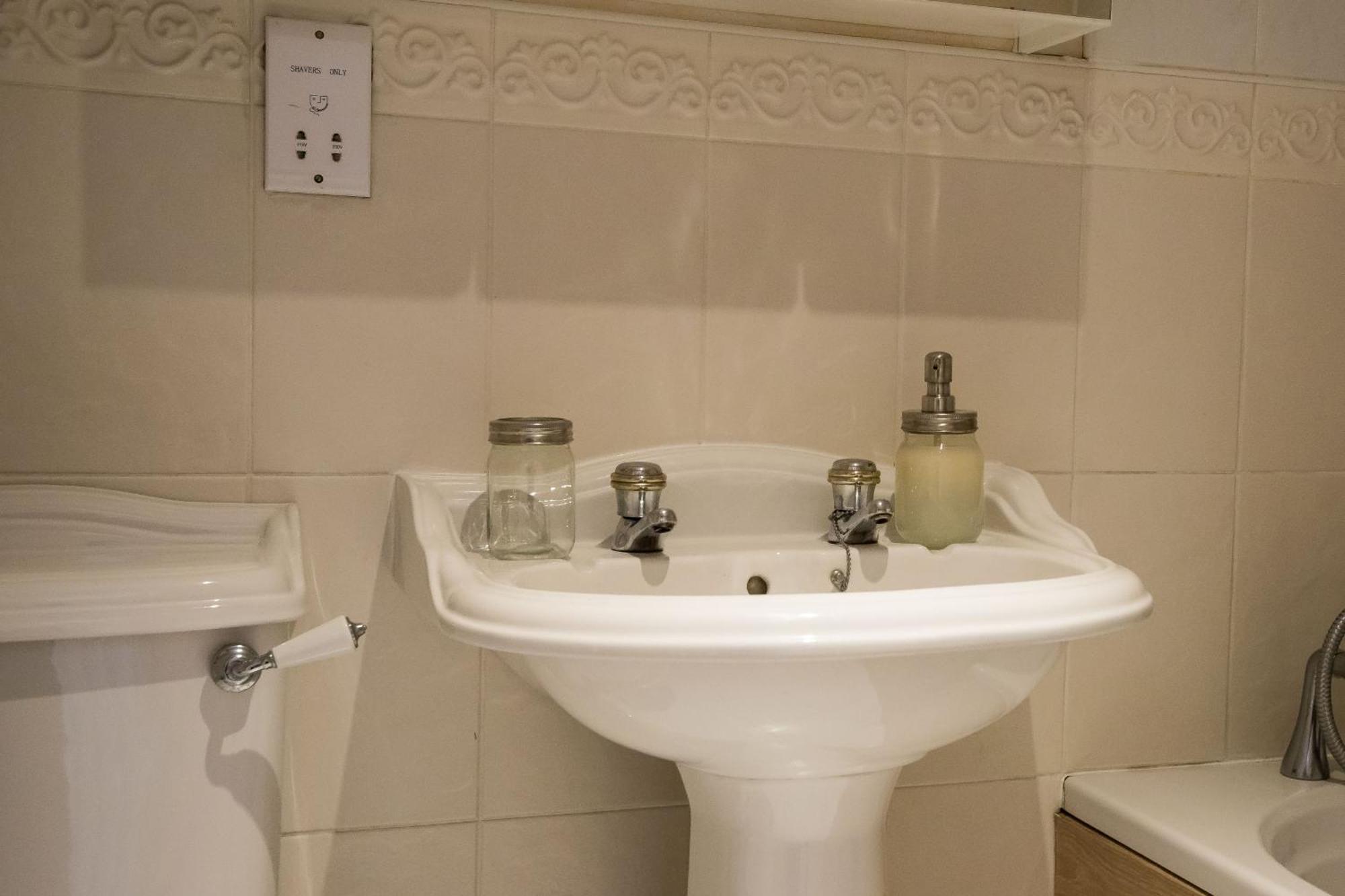 ホテル Spacious, 3 Bed House For 6 In Central チェスター エクステリア 写真